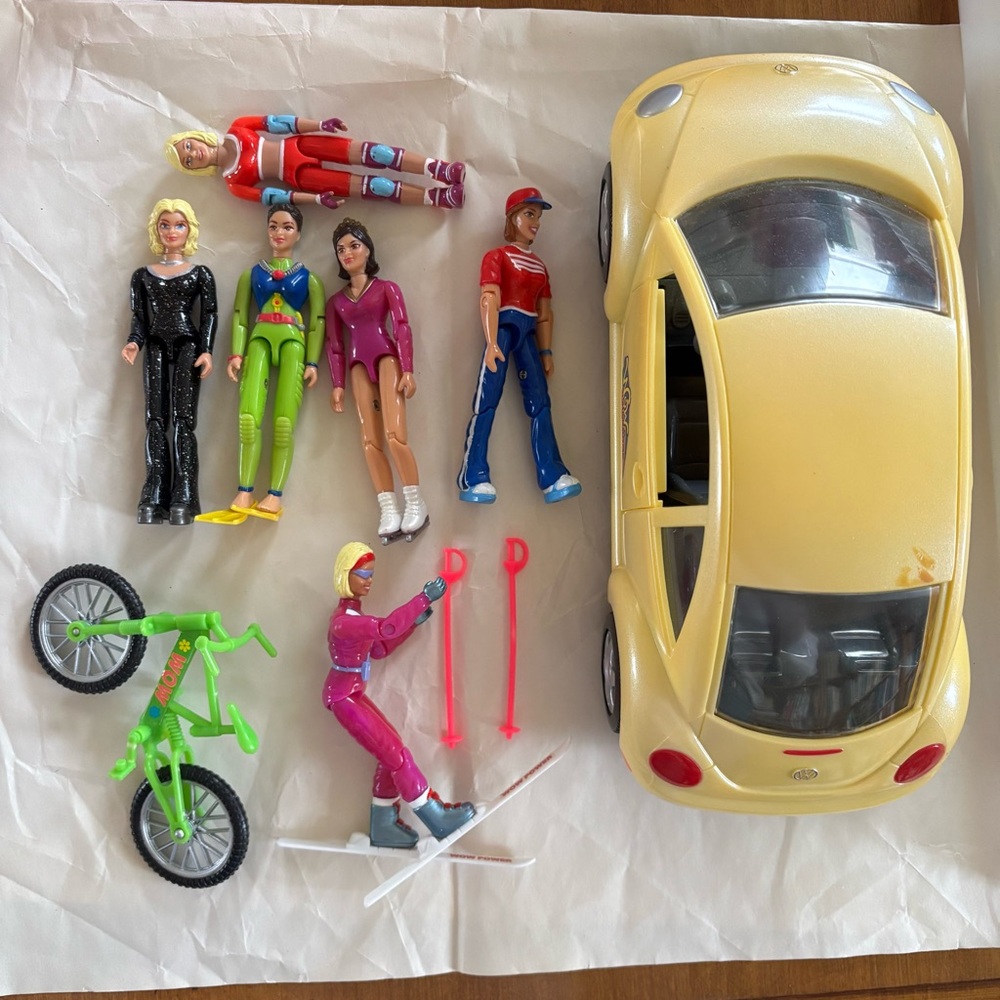 Wow Action Girls dolls and accessories, includes yellow Beetle car
